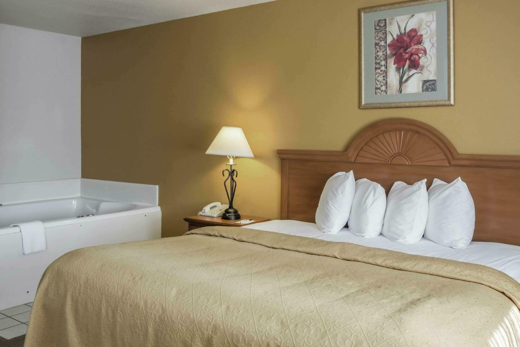 Quality Inn Huron Eksteriør bilde