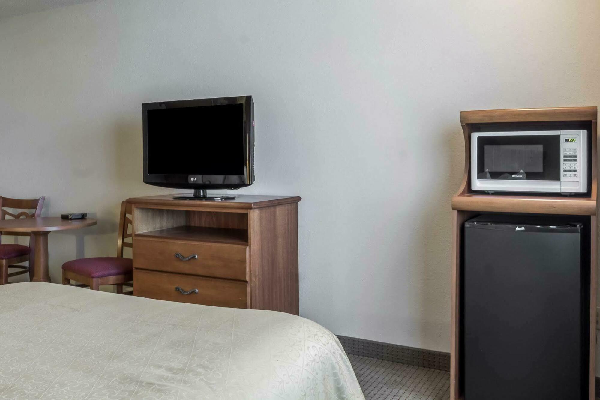 Quality Inn Huron Eksteriør bilde