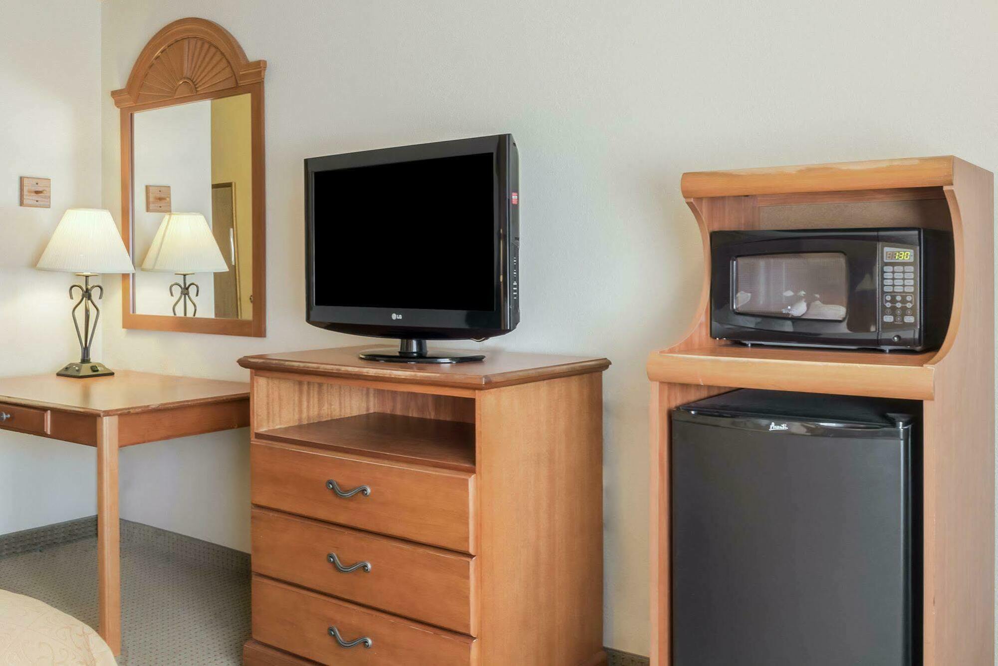 Quality Inn Huron Eksteriør bilde