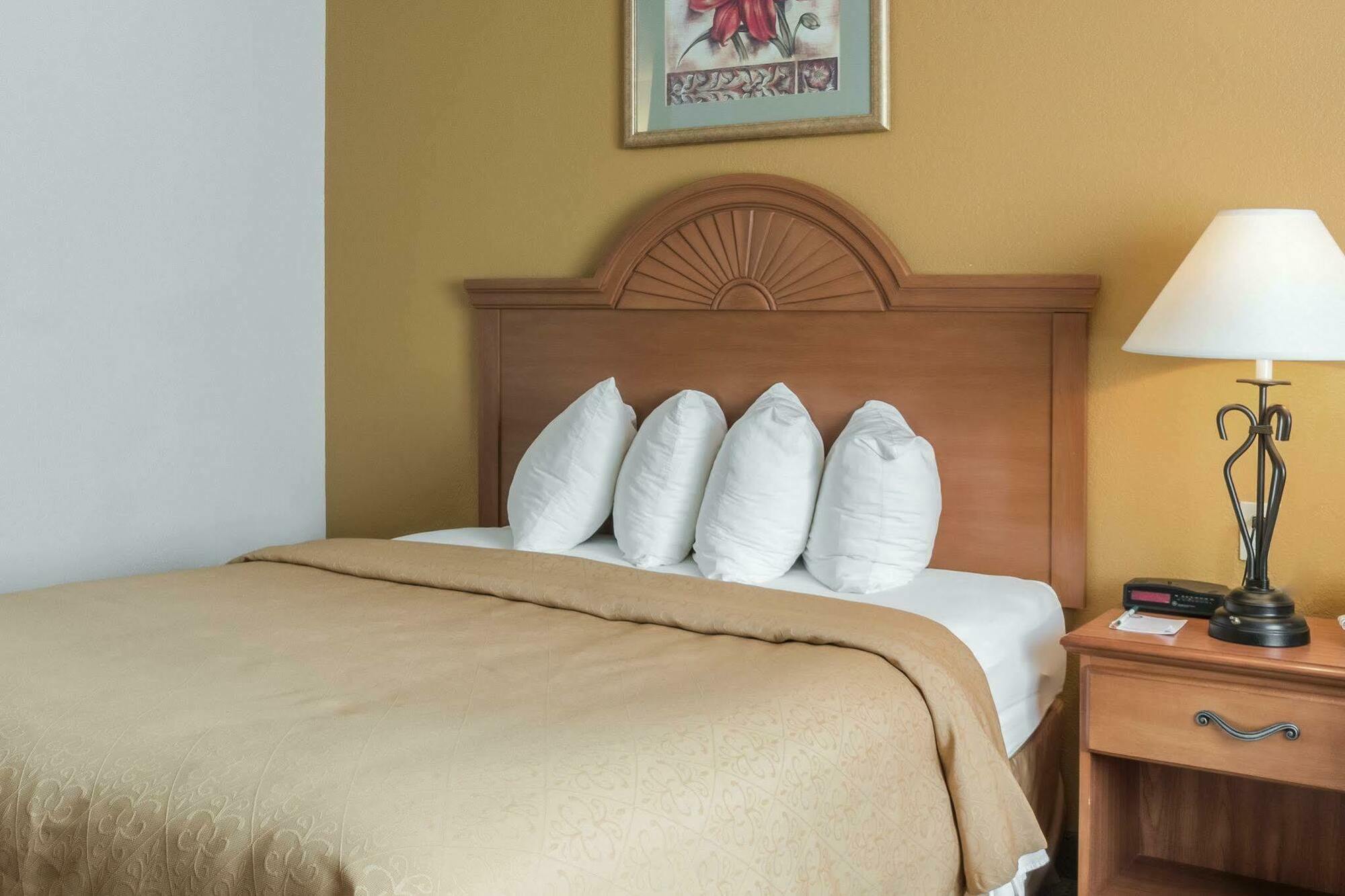 Quality Inn Huron Eksteriør bilde